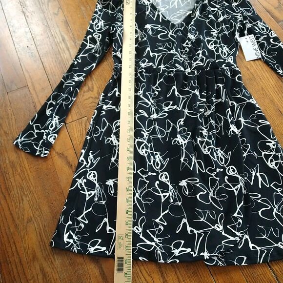 New Nine West Faux Wrap Mini Dress Women's Medium Long Sleeve Black Scribble - Picture 5 of 10